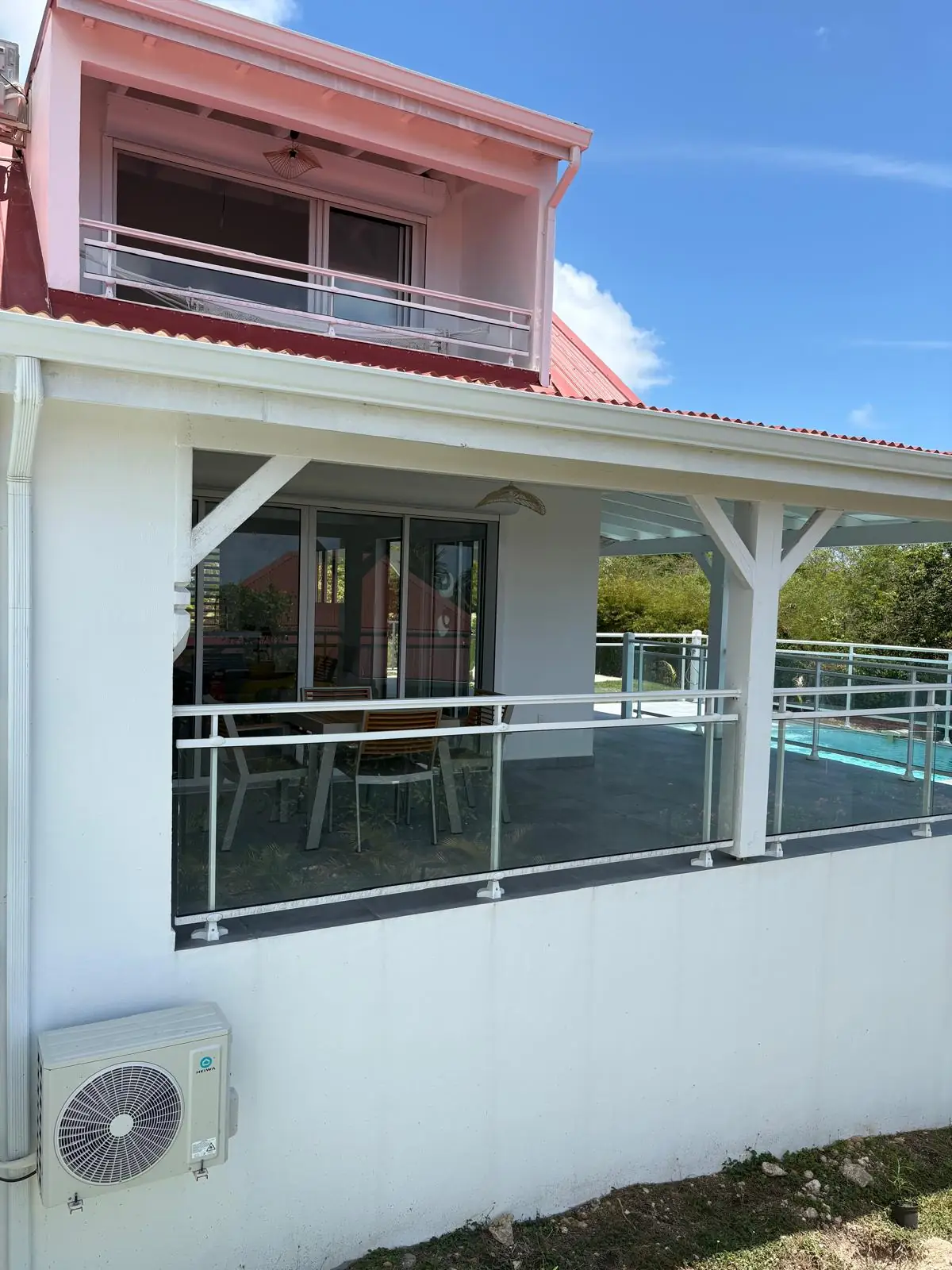Facade et terrasse de la Villa Bel’ Horizon